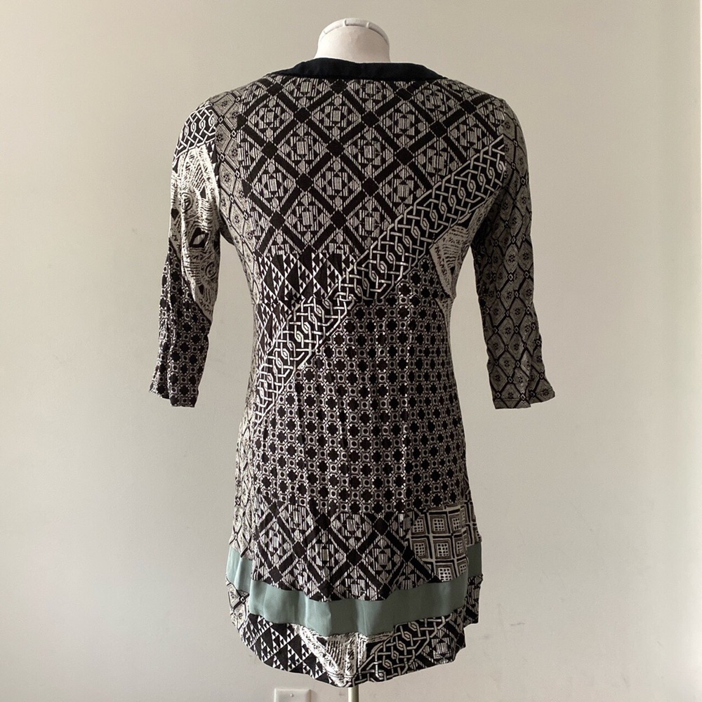 Unique patterned tunic - Picture 4 of 4